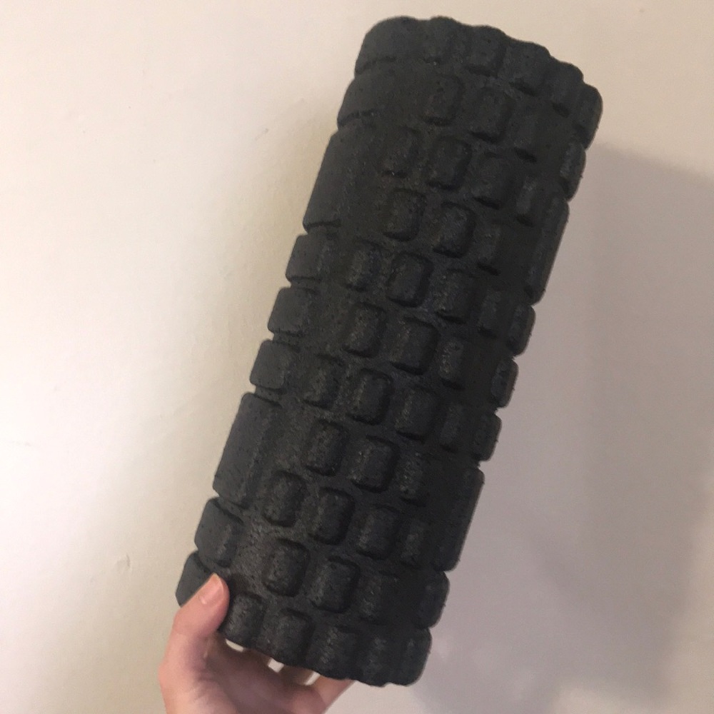Massaging foam roller